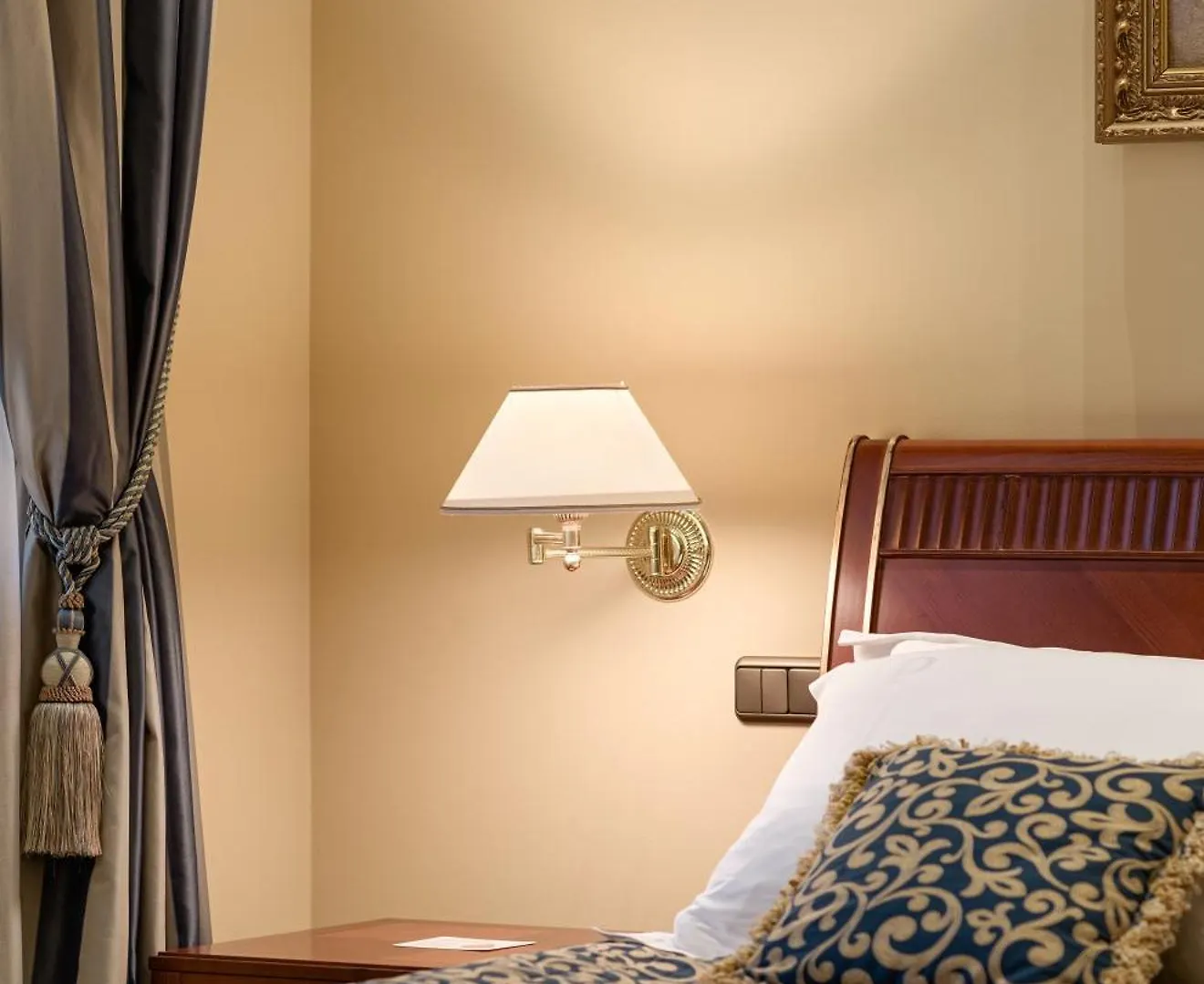 Premier Palace Hotel Kyiv 5*,