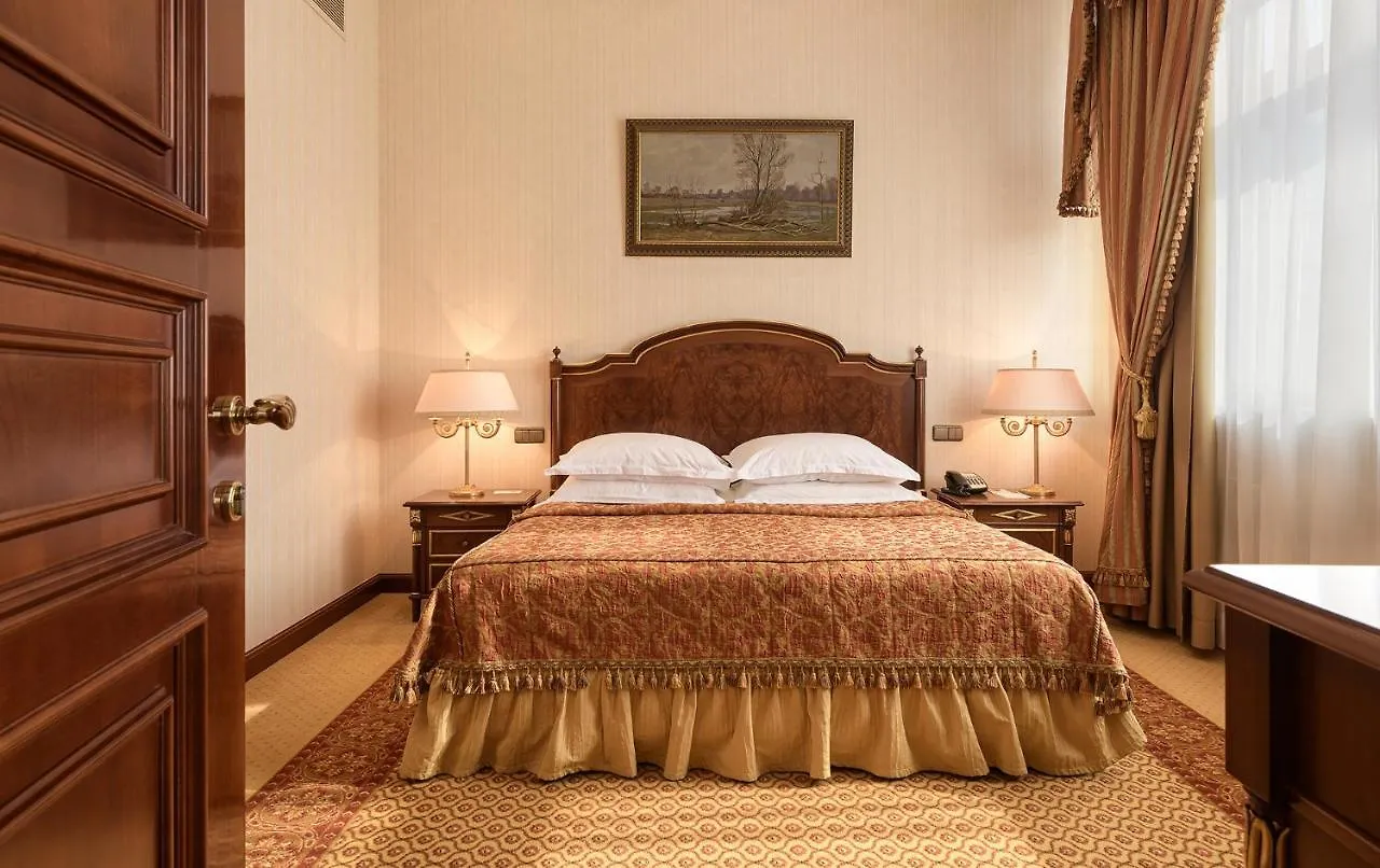 Premier Palace Hotel קייב 5*,